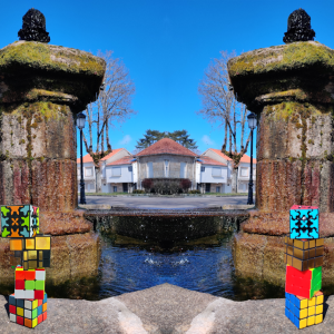Unha fonte con diferentes tipos de cubos Rubik.